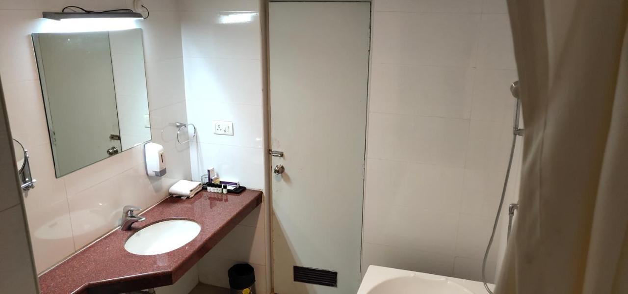 Hotel Saptagiri Χιντεραμπάντ Εξωτερικό φωτογραφία