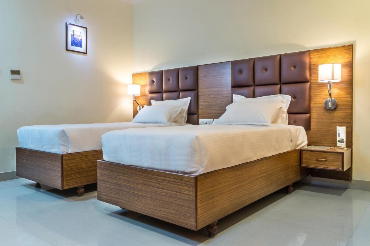 Hotel Saptagiri Χιντεραμπάντ Εξωτερικό φωτογραφία