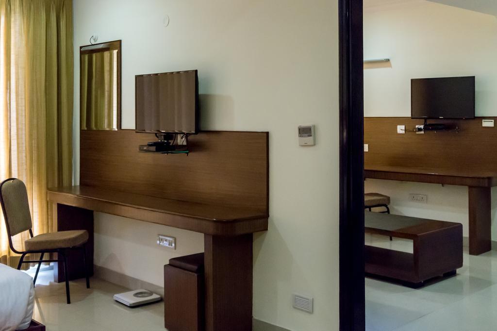 Hotel Saptagiri Χιντεραμπάντ Εξωτερικό φωτογραφία